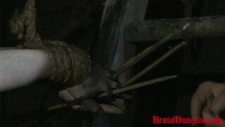 Cigana Loredana é presa por BDSM Gang Bang