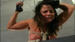 Balanceándose desde el techo