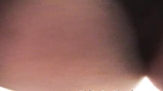 Mulher Agachada Rosto Oculto 2