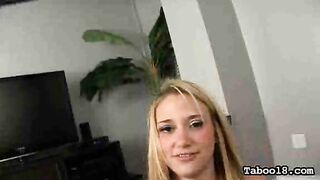 Ricattare il patrigno