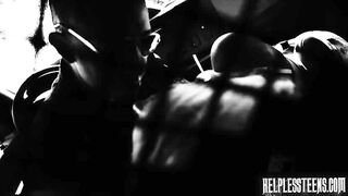 Bondage all'aperto, sesso violento, pompino in gola profonda con Halle Von