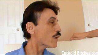 Guarda mentre vengo scopata da uno sconosciuto in stile doggystyle