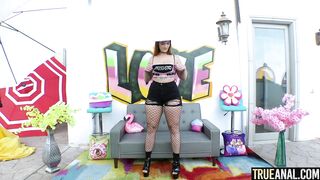 ANAL VERDADEIRO A bunda grande da Siri está pronta para levar fundo