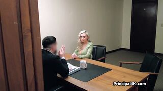 Hausfrau mit Kehlenfick und Tittenfick