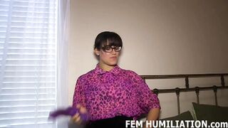 Questo grosso dildo strapon ti entra dritto nel culo