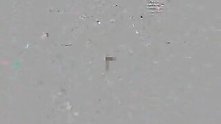 Lambe e chupa meus dedinhos perfeitos