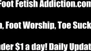 Adore os pés da ruiva Kendra de salto alto