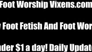 Ricevere un footjob dalla tua sorellastra