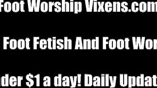 Far adorare i suoi piedi alla nuova schiava