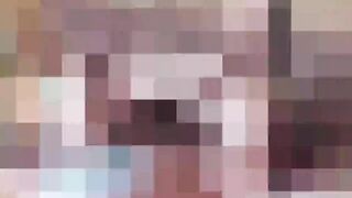 Chupando os dedinhos dos meus colegas de quarto sensuais