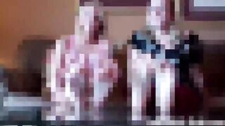 Bella e Simona brincando de fetiche por pés