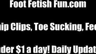 Voglio che mi lecchi tra le piccole dita dei piedi