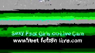 Ich weiß, dass du meine sexy kleinen Füße liebst