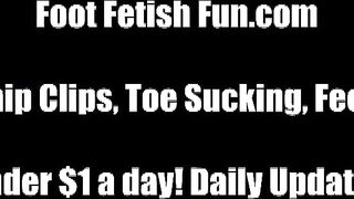 Mandy Taylor quiere que le chupes los dedos de los pies