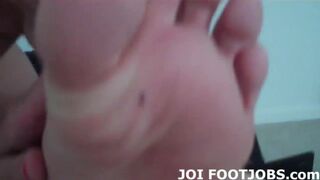 Ich will deinen Schwanz zwischen meinen Füßen, JOI