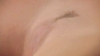 La dea Tereza Ilova ti insegna a masturbarti