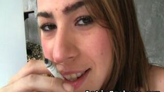 Fumer est si sensuel et érotique pour Laura