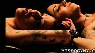 Salopes lesbiennes souffrant de bondage