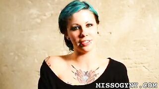 Krysta Khaos fustigata senza pietà