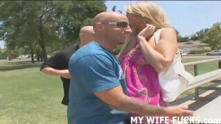 Mira a tu esposa montando a una estrella porno masculina