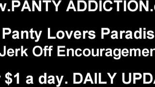 Vedo che le mie mutandine ti stanno facendo indurire il cazzo JOI