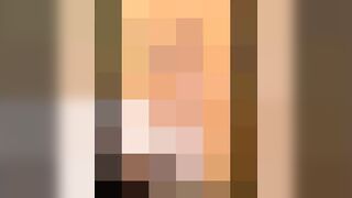 Voyons si tu peux supporter ce gros gode ceinture