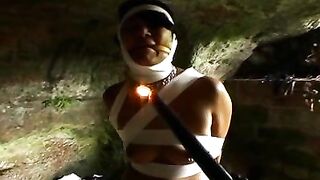 Gefesselt und bestraft