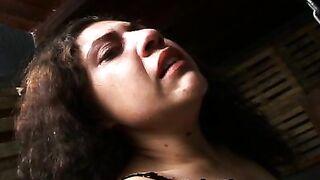 Bâillonné et enchaîné