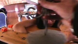 Humilié dans le donjon