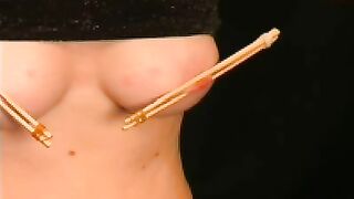 Amarrado e esbofeteado