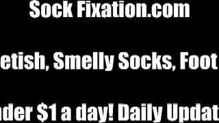 Quero tentar te dar um belo e desleixado footjob