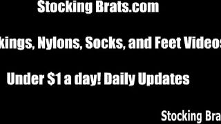 Trio amateur de fétichisme des pieds lesbien