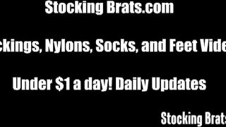 Orgia a quattro con coinquiline lesbiche e feticiste dei piedi