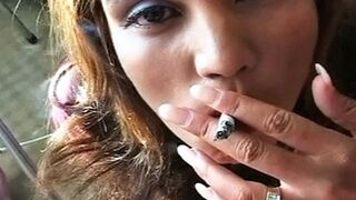 Vanessa inala fumo e sperma caldo