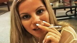 Sexta-feira fuma um pau e um cigarro