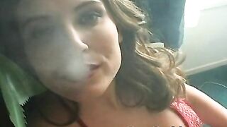 Jamie Lynn: Sinnliche rauchende Göttin