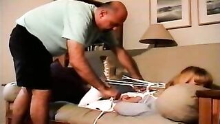 A dona de casa Vesta explora seu lado sombrio