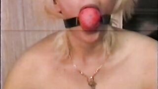 Vergine bionda legata