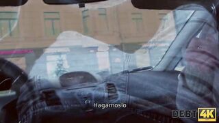 DETTE 4 000 $. Calibri Angel veut des seins plus gros et s'endette