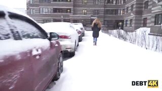 Debt4k. Bemerkenswertes Teenie-Püppchen hat leidenschaftlichen Sex