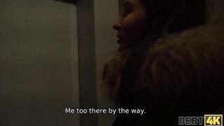 Debt4k. Neuer Inkassodienst besucht die sexy Nachtclubmanagerin Monica