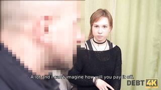 DEBT4k. A ingênua Alice Klay se mete em encrenca e faz sexo com