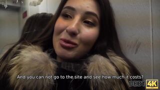 Debito4k. Lassie fa sesso con un esattore perché non ha soldi