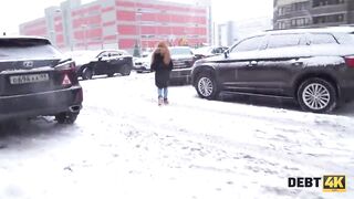 Debt4k. Rose Wild tentait de se cacher du collectionneur. Acheter maintenant.