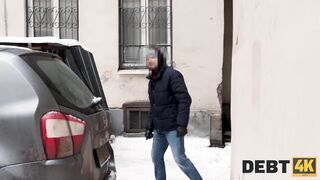 DEBT4k. Sex hilft heißes Bimbo, Ärger mit dem Schuldeneintreiber zu vermeiden