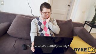 DYKE4K. Le fidanzate maliziose non hanno bisogno di un uomo per divertirsi e ottenere piacere sessuale.