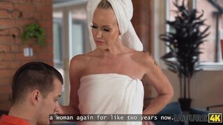 MATURE4K. Sesso violento con una vicina MILF dalle tette grosse per rubarle i diamanti