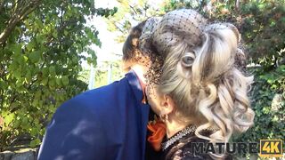 MATURE4K. Charmer is tempted into outdoor sex with the horny servant