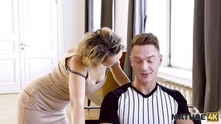 MATURE4K. Una vecchia attrice porno è disposta a tutto pur di fare sesso con un uomo.