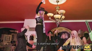 MATURE4K. Verdammtes Versteckspiel für Halloween